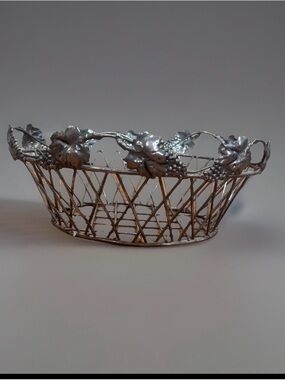Vintage Metal Wire Basket Grapevine Grape Leaf Fruit Bowl Rustic Vineyard Decor
